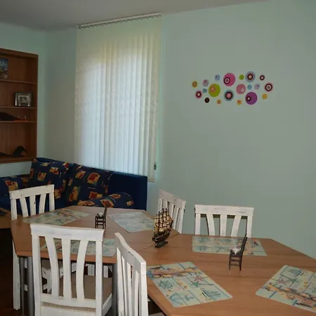 Vintage At Aquarium Apartment Varna